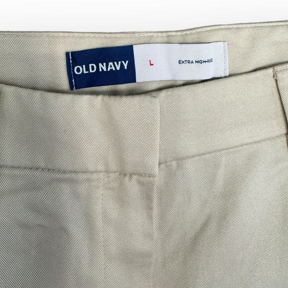 Old Navy Extra HighRise Khaki Pleated Ladies Basic Staple Shorts NWT | Sz L [38] - Picture 3 of 7